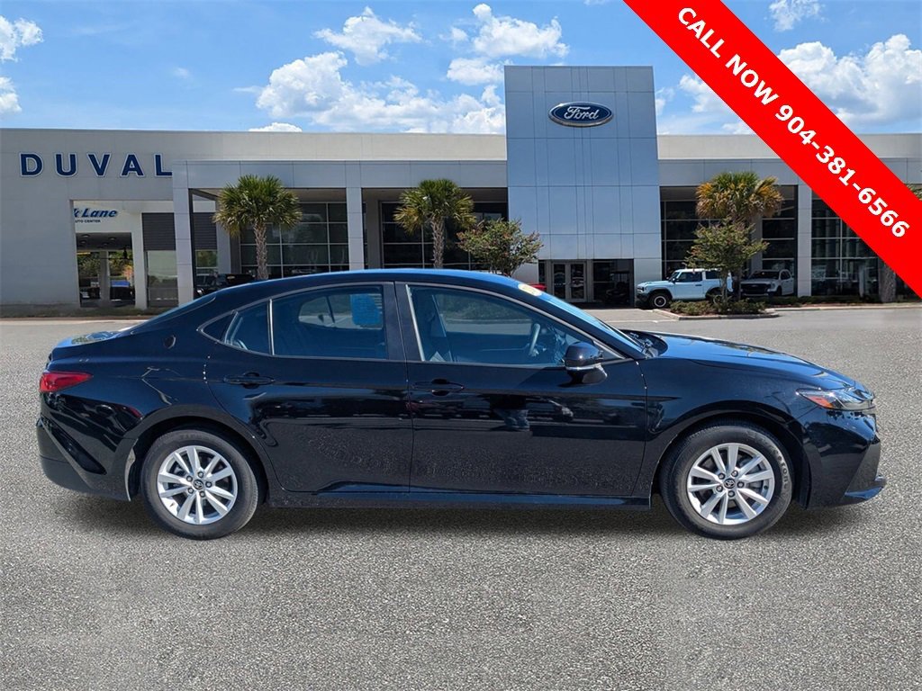 Used 2025 Toyota Camry LE image 3