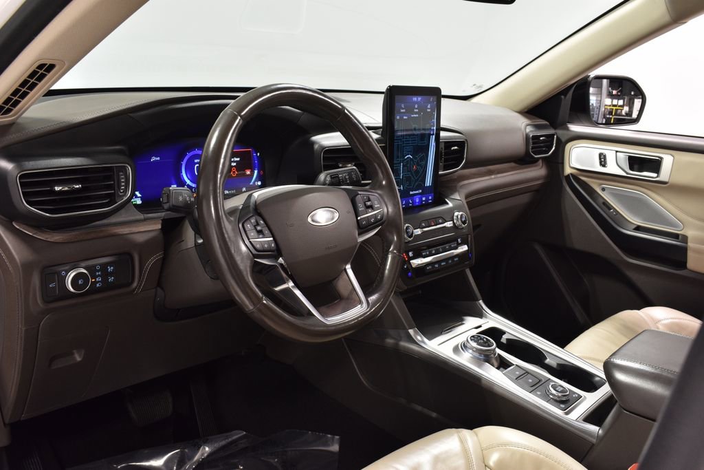 Used 2020 Ford Explorer Platinum w/ Premium Technology Package image 11