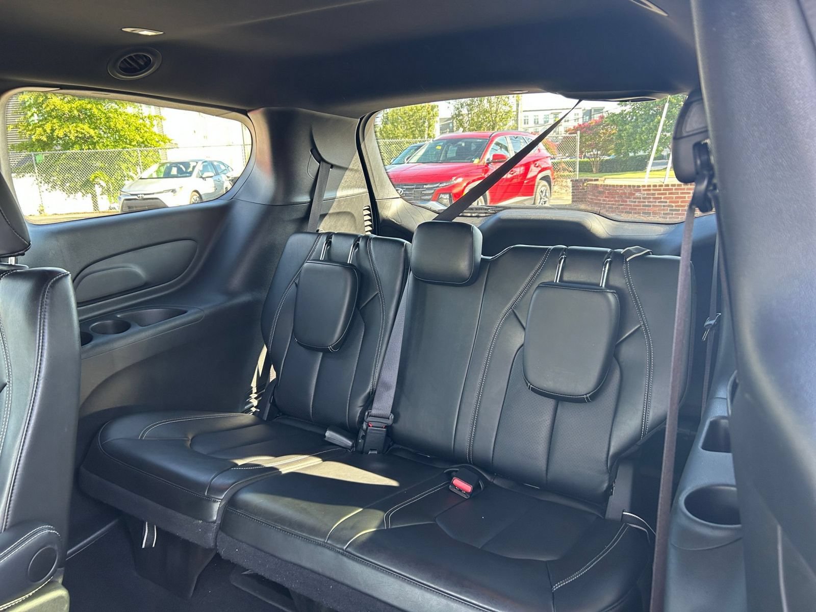 Used 2025 Chrysler Pacifica Select FWD image 30