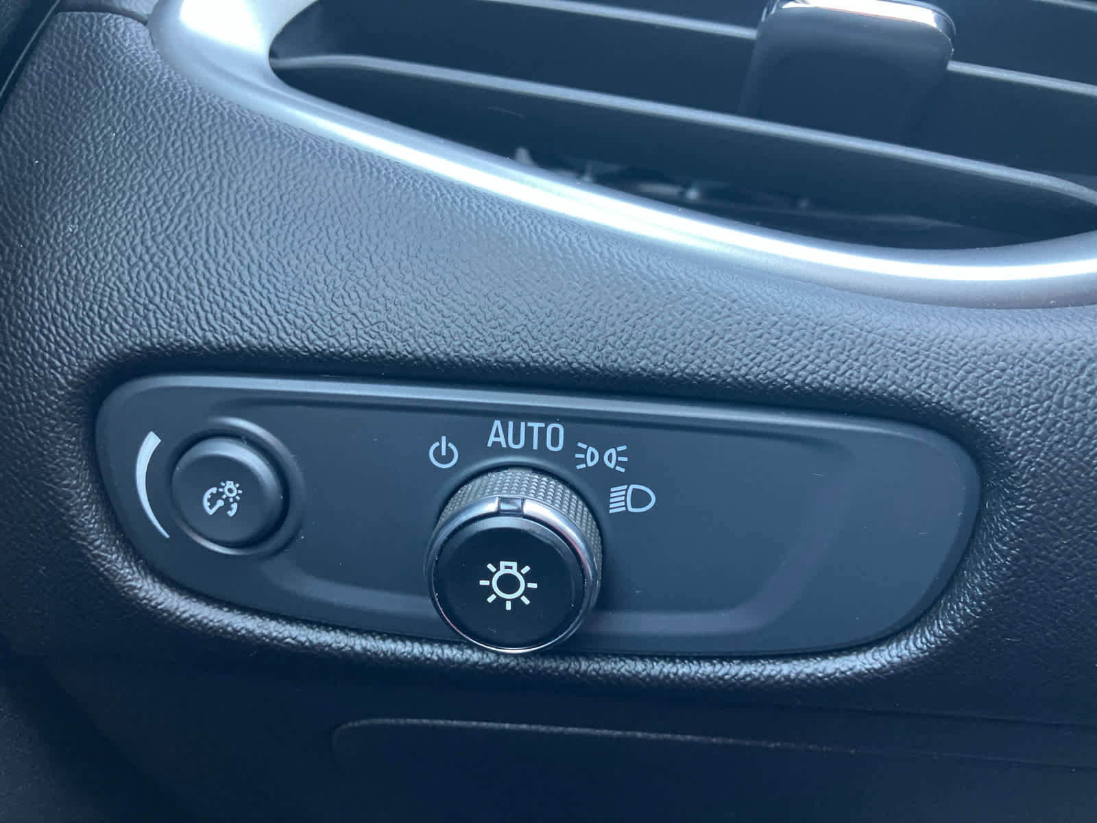 Used 2025 Chevrolet Malibu LT image 13