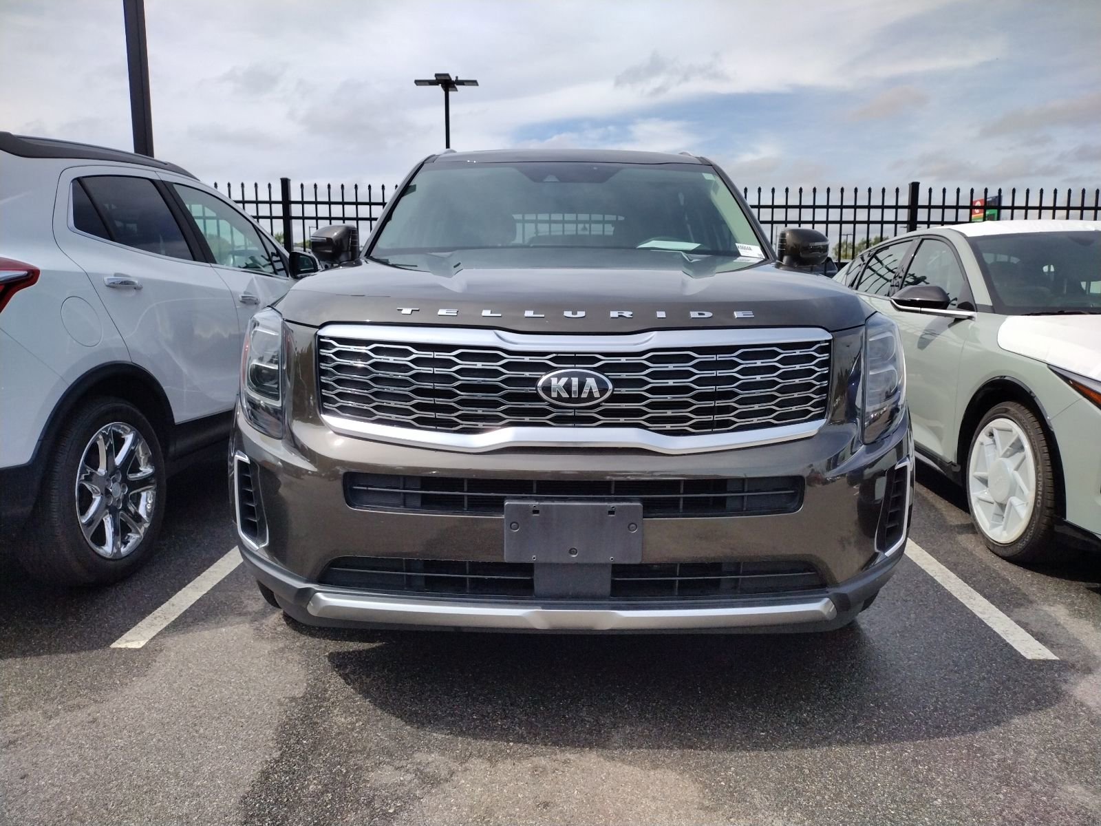 Used 2021 Kia Telluride EX w/ EX Premium Package FWD image 2