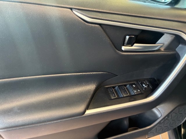Used 2025 Toyota RAV4 XLE FWD image 8