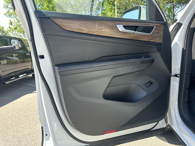 Used 2025 Volkswagen Atlas SE w/ Black Wheel Package FWD image 14