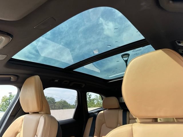 Certified 2023 Volvo XC60 B5 Ultimate w/ Climate Package AWD/4WD image 18