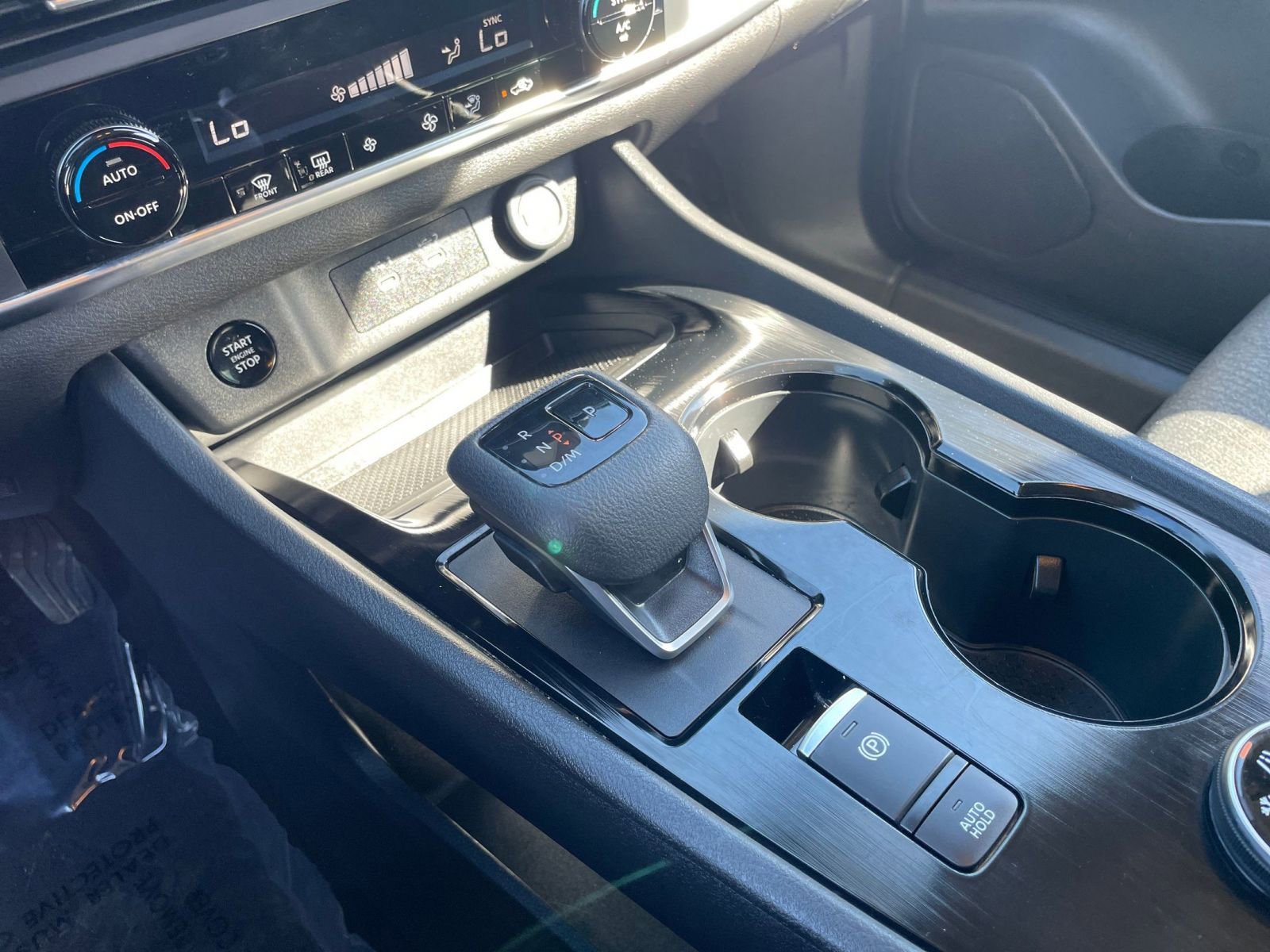 Used 2025 Nissan Rogue SV image 43