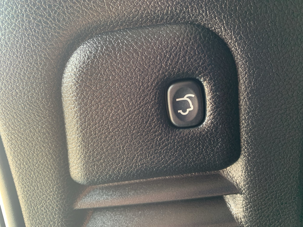 Used 2023 Dodge Durango R/T w/ Blacktop Package RWD image 9