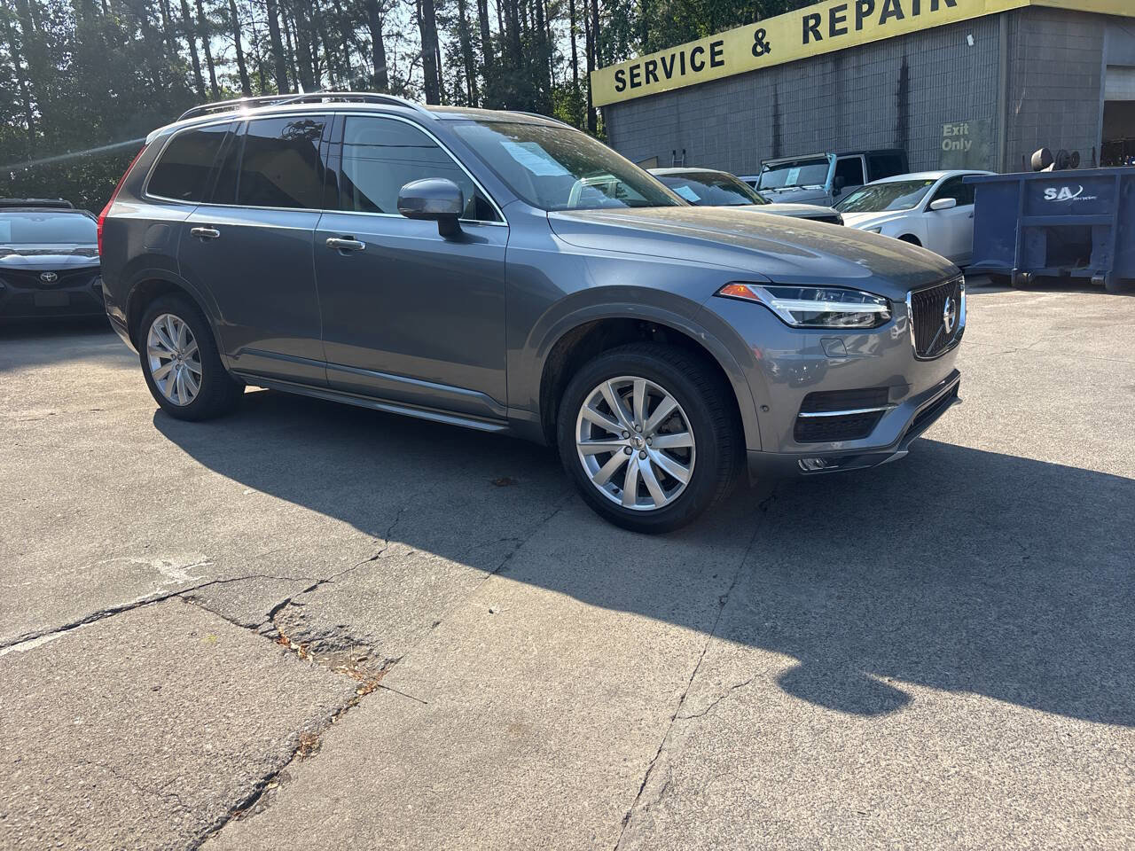 Used 2016 Volvo XC90 T6 Momentum w/ Momentum Plus Package AWD/4WD image 4