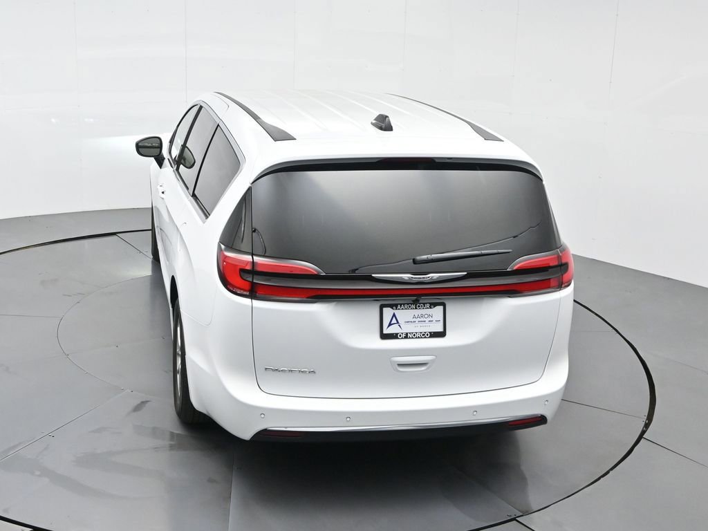 New 2026 Chrysler Pacifica Select image 50