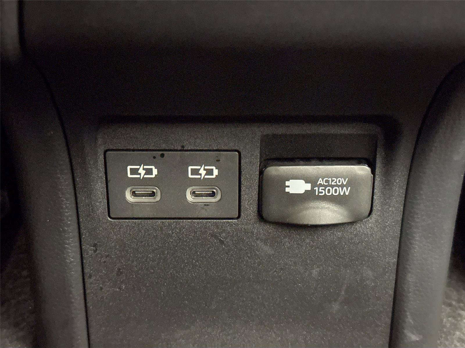 Used 2025 Toyota Prius Plug-In Hybrid image 32
