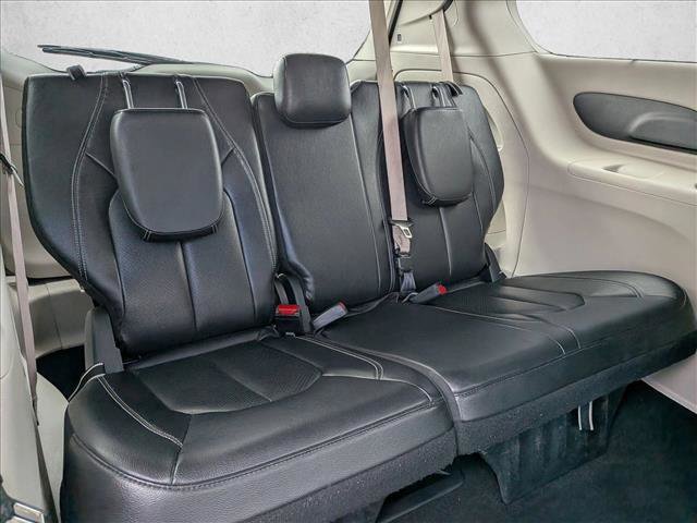 Used 2022 Chrysler Pacifica Touring-L image 20