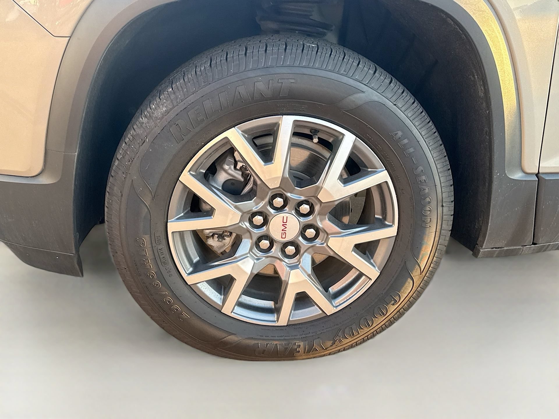 Used 2023 GMC Acadia SLT AWD/4WD image 32