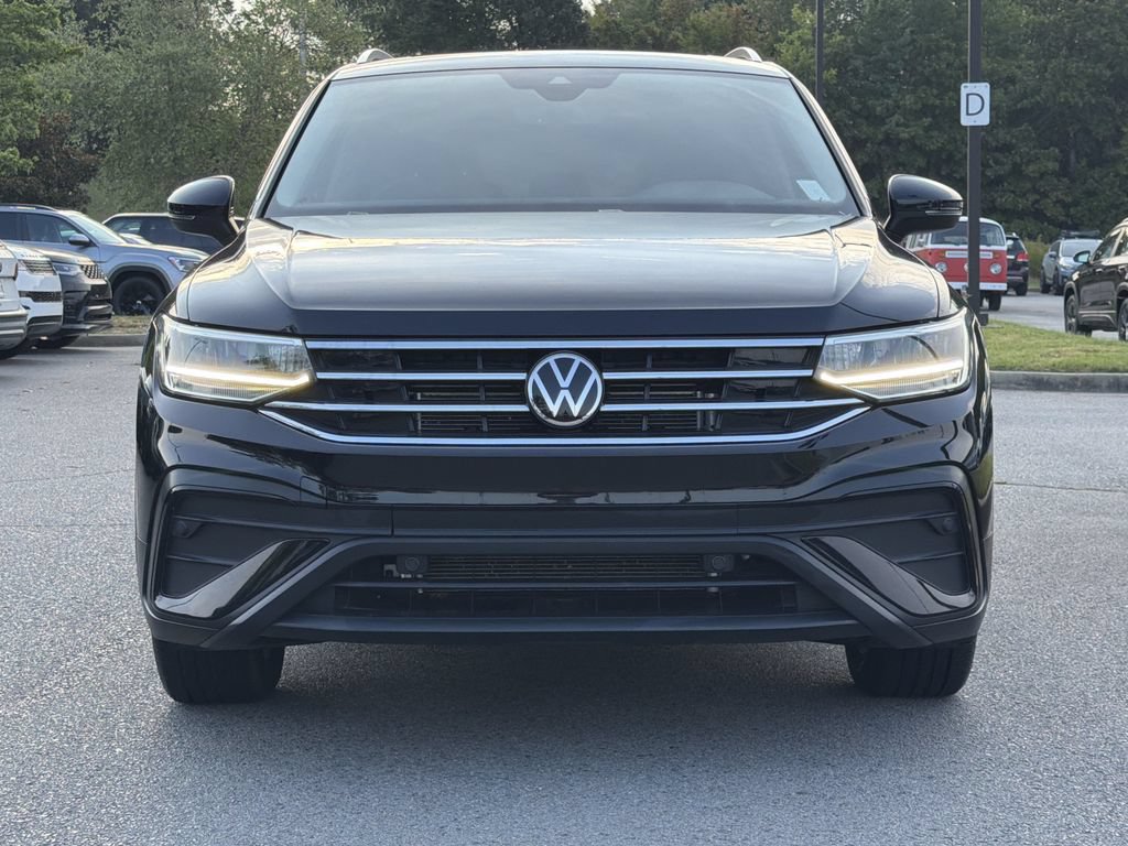 Used 2023 Volkswagen Tiguan SE w/ Panoramic Sunroof Package FWD image 8