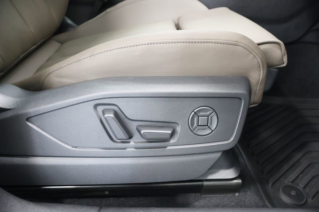 Used 2025 Audi Q5 Premium Plus w/ Premium Plus image 22