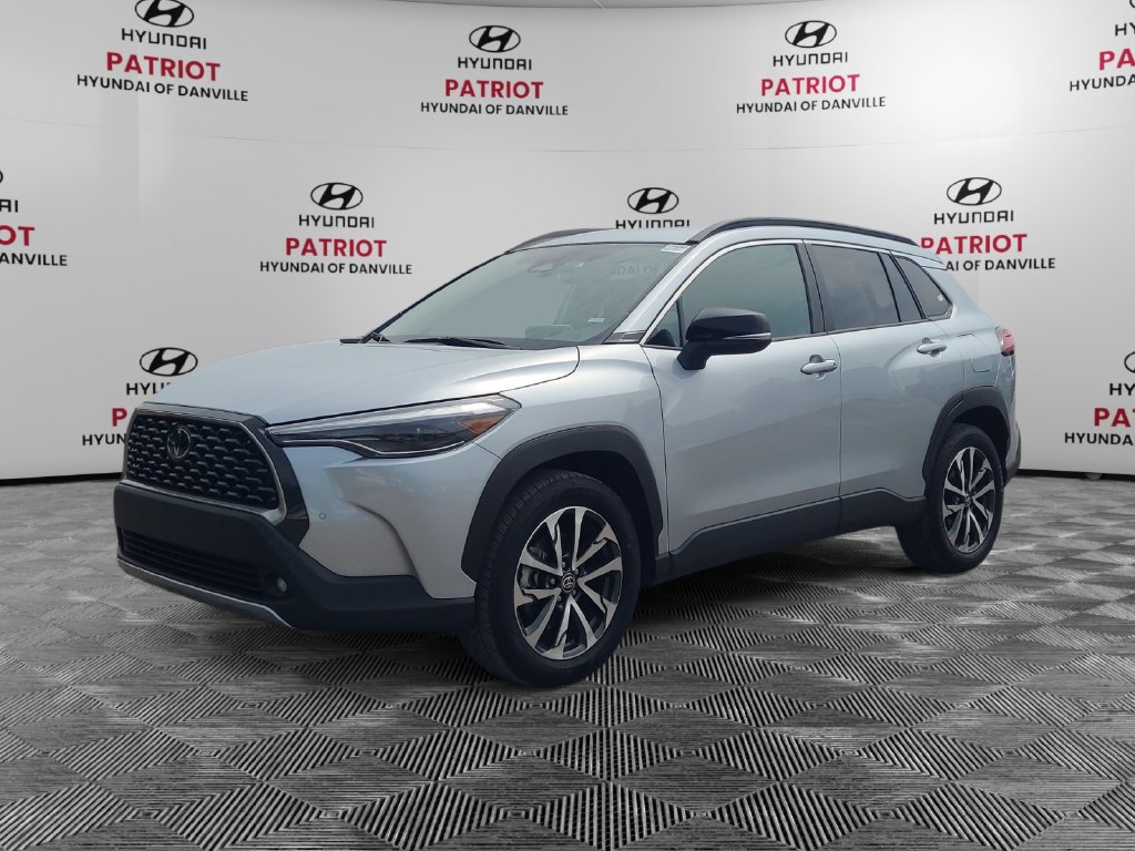 Used 2025 Toyota Corolla Cross XLE FWD image 7