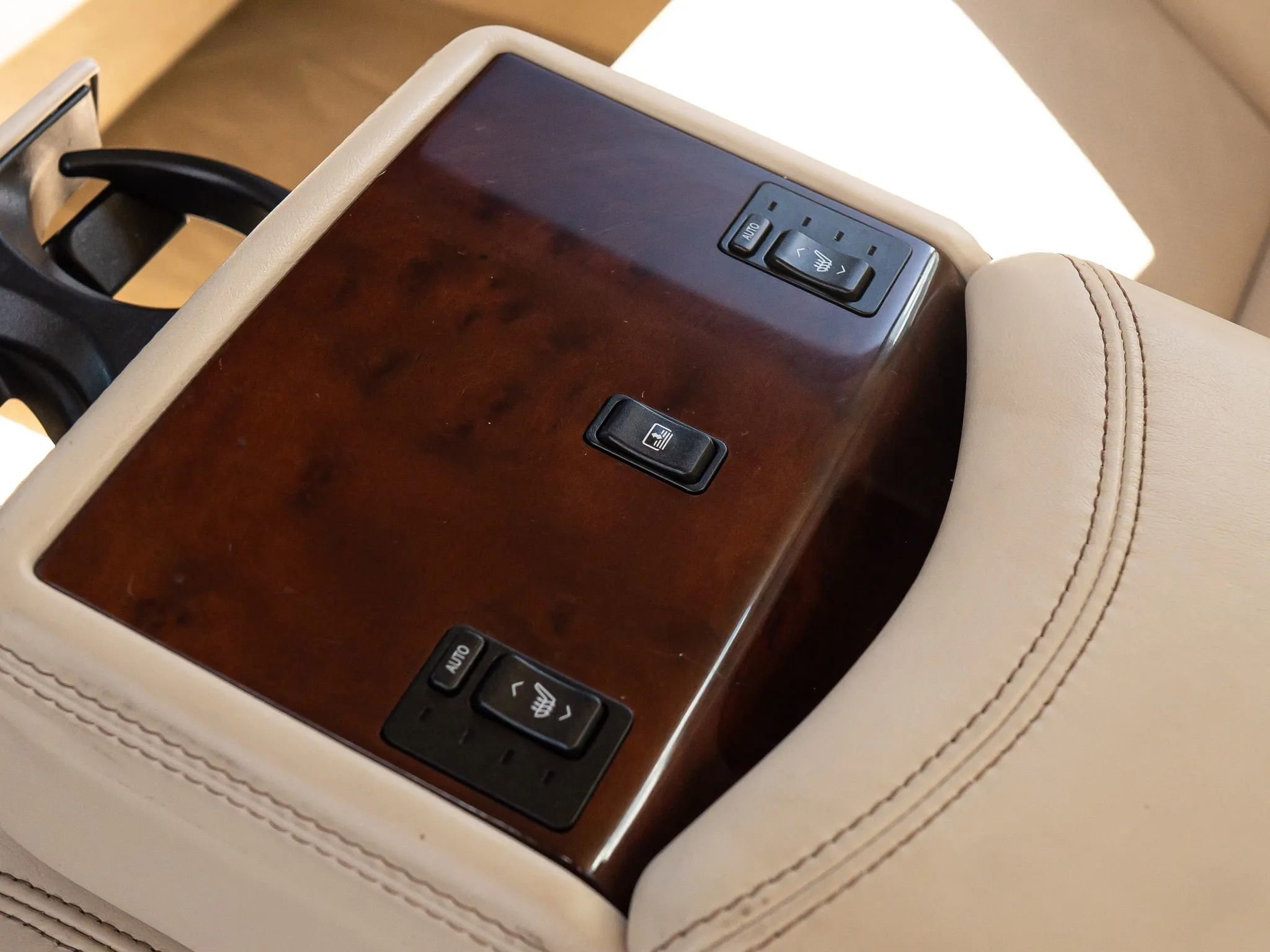 Used 2016 Lexus LS 460 AWD w/ Comfort Package image 24