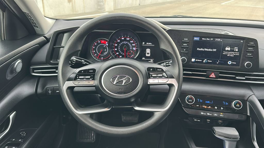 Used 2023 Hyundai Elantra SEL image 22