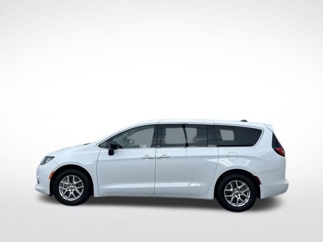 Used 2024 Chrysler Voyager LX FWD image 15