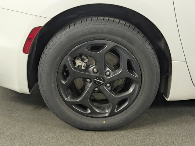 Used 2024 Chrysler Pacifica Limited FWD image 13