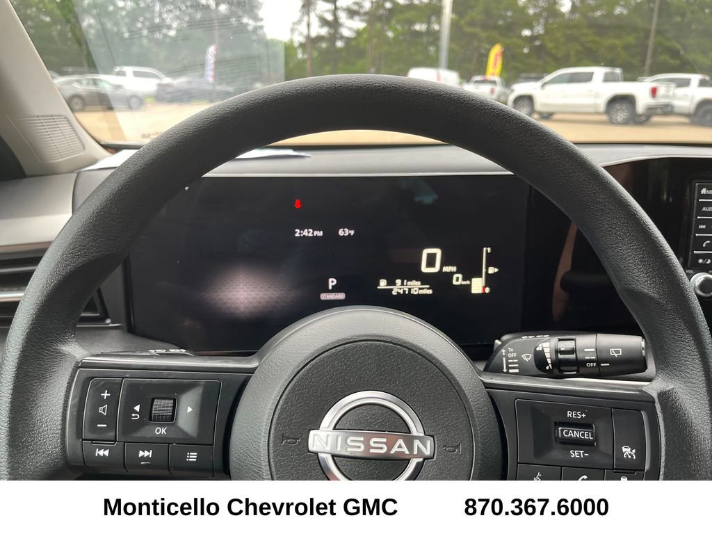 Used 2025 Nissan Kicks S AWD/4WD image 11