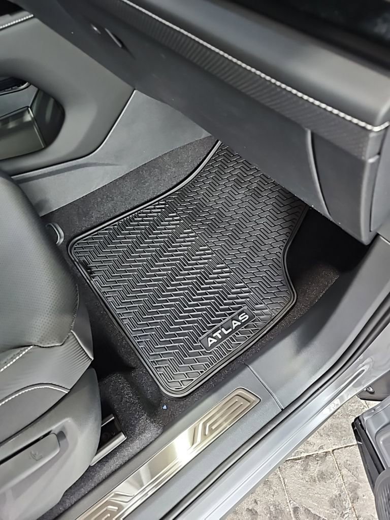 New 2026 Volkswagen Atlas Cross Sport SE image 14