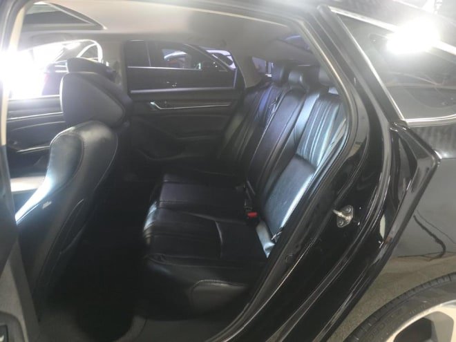 Used 2018 Honda Accord Touring image 15