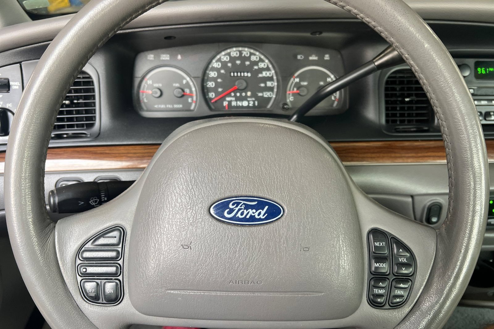 Used 2002 Ford Crown Victoria LX RWD image 20
