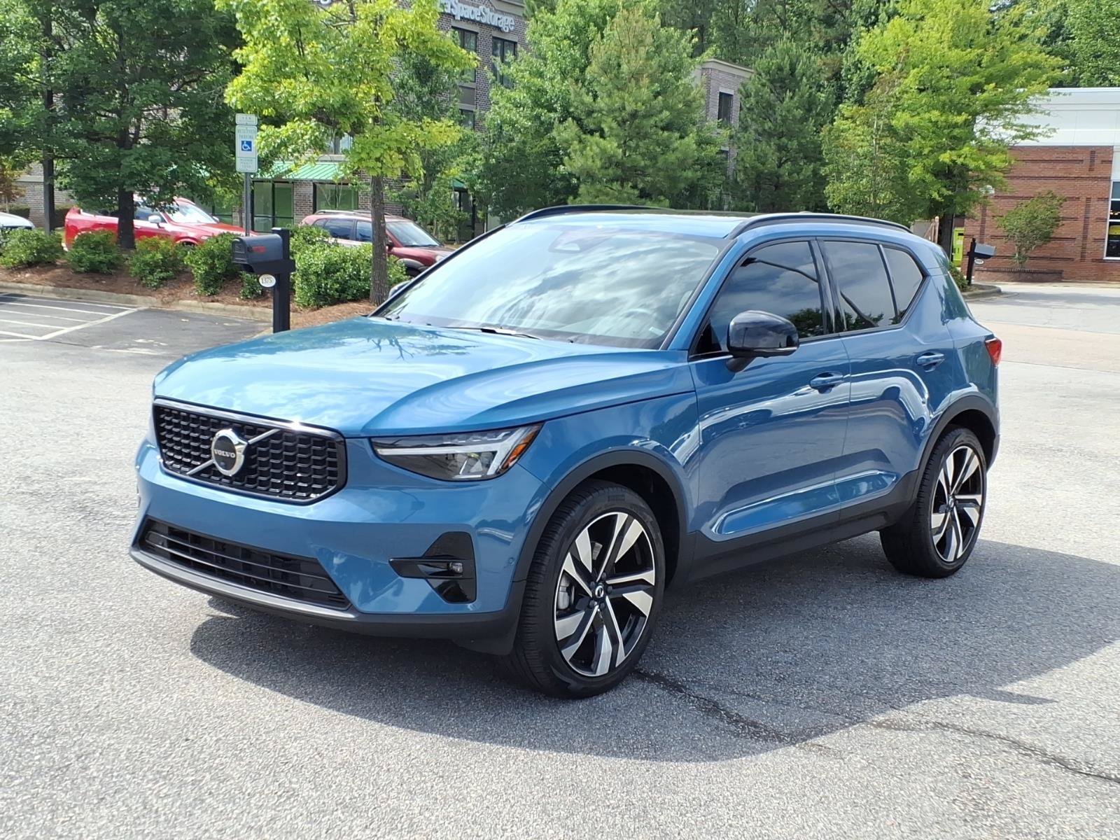 Certified 2023 Volvo XC40 B4 Ultimate FWD image 9