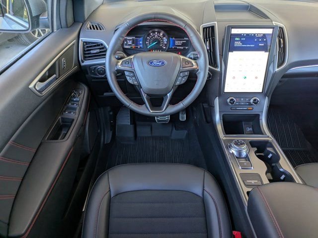 Used 2024 Ford Edge ST-Line image 13