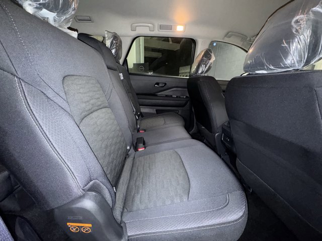 New 2025 Nissan Pathfinder S image 11