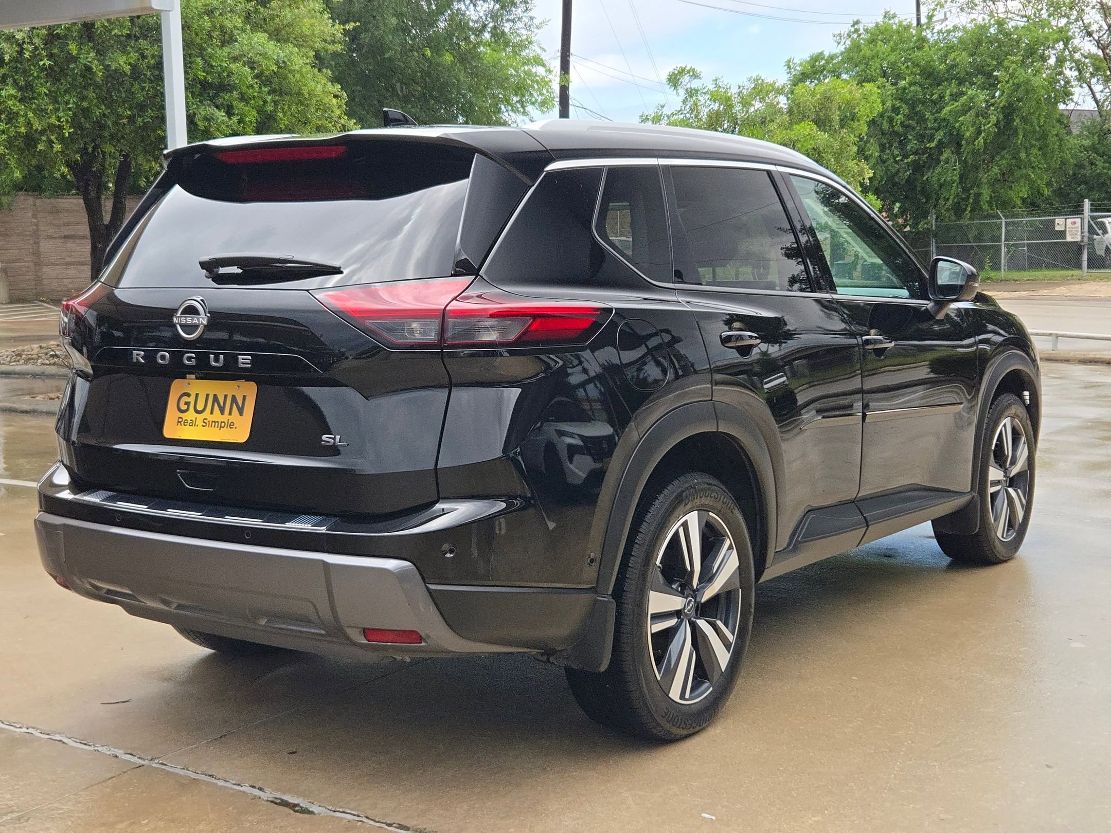 Used 2024 Nissan Rogue SL w/ SL Premium Package FWD image 3