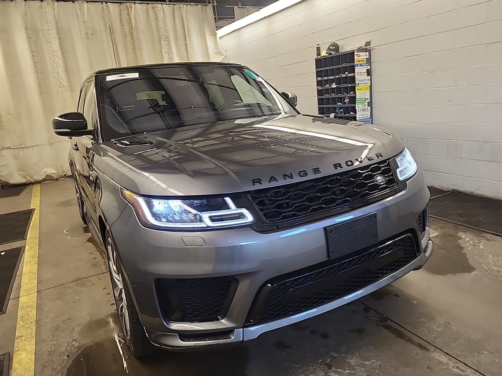 Used 2018 Land Rover Range Rover Sport HSE Dynamic image 4