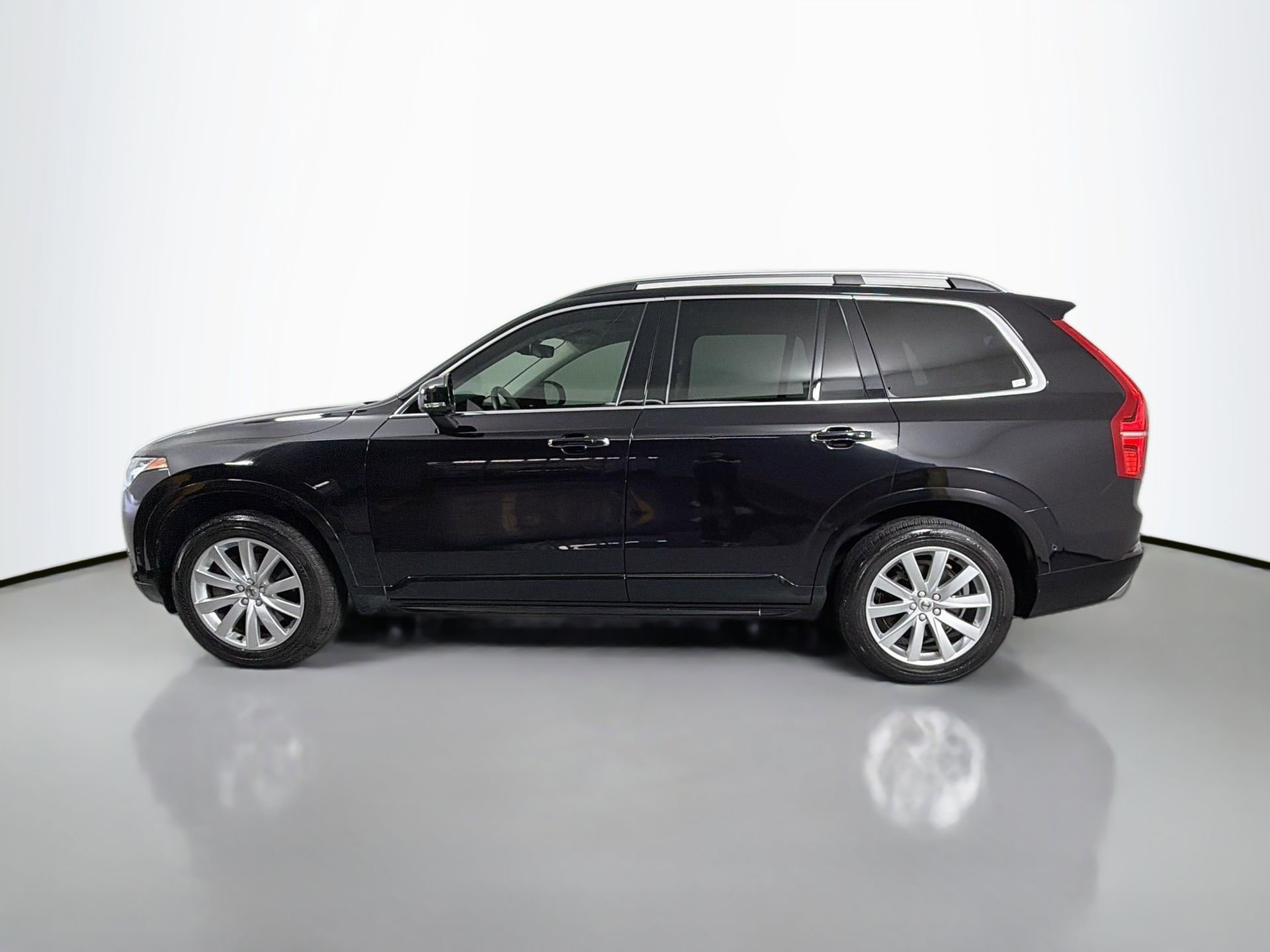Used 2017 Volvo XC90 T6 Momentum w/ Vision Package image 9