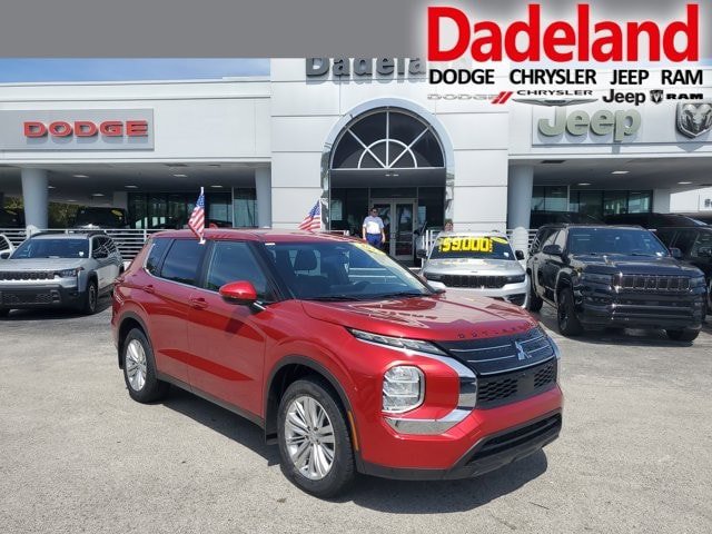 Used 2023 Mitsubishi Outlander ES FWD image 1