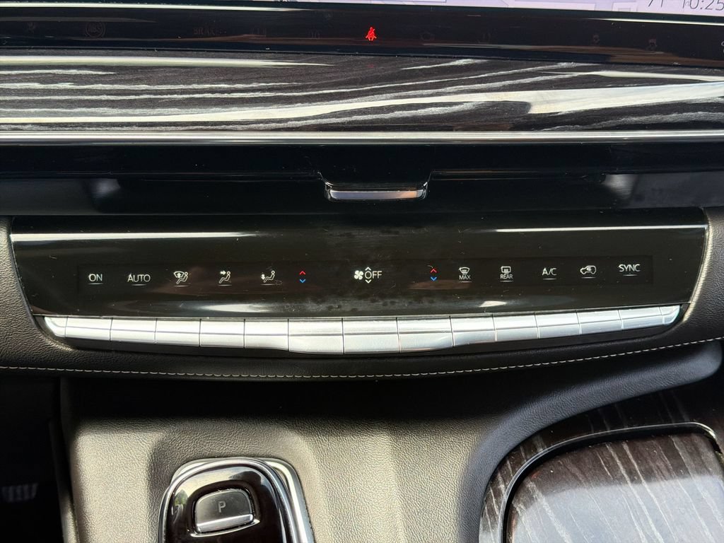 Used 2023 Cadillac Escalade ESV Sport AWD/4WD image 17