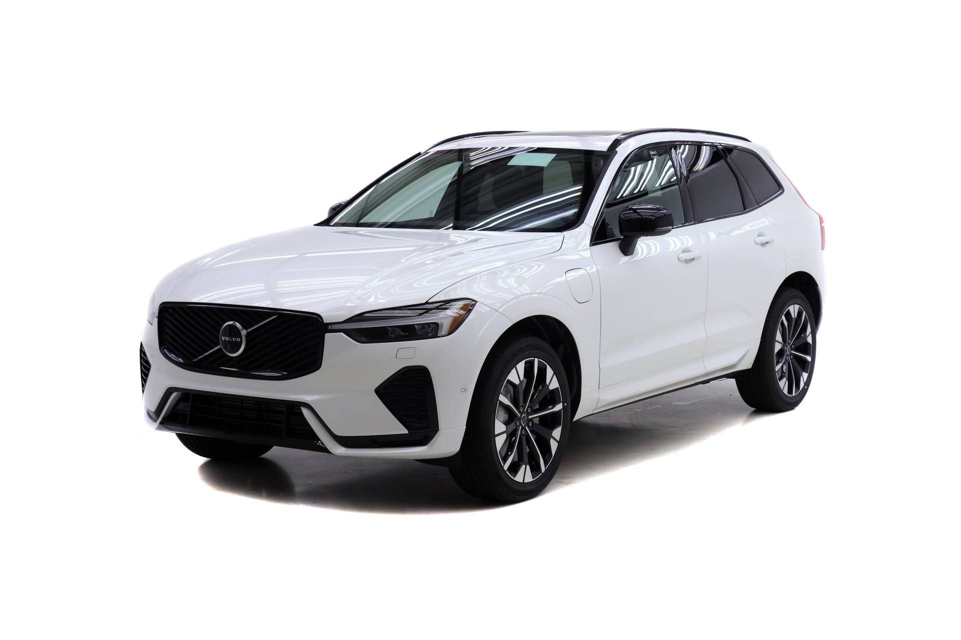 New 2026 Volvo XC60 T8 Plus w/ Climate Package PRO
