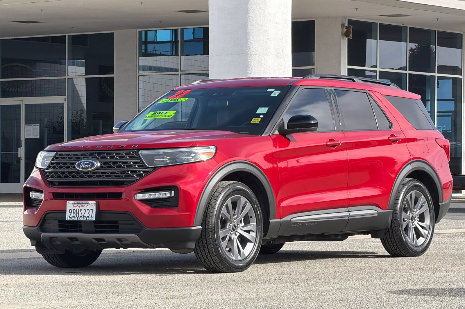 Used 2022 Ford Explorer XLT w/ Equipment Group 202A RWD image 8