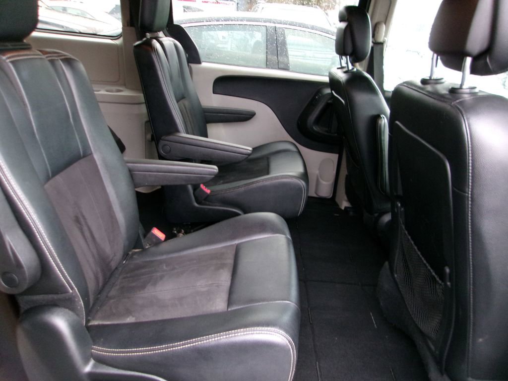 Used 2020 Dodge Grand Caravan SXT image 14