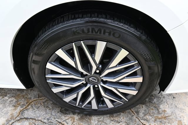Used 2025 Nissan Altima 2.5 SV FWD image 11