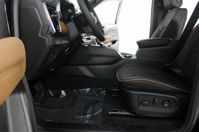 New 2026 GMC Canyon AT4 w/ Off-Road Front Bumper Package image 15