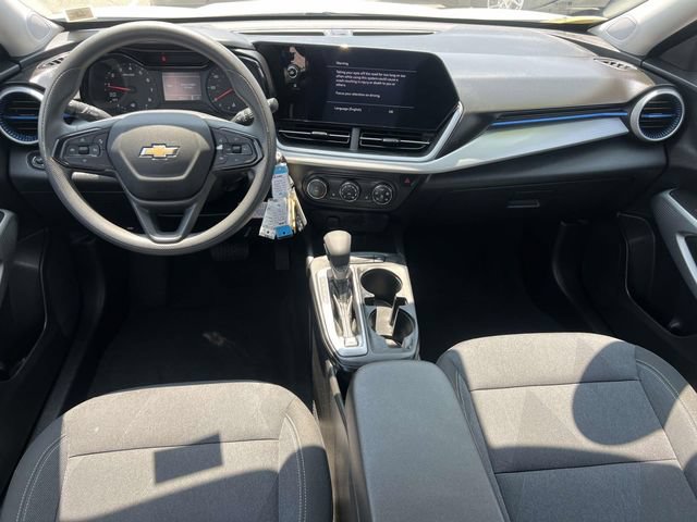 Used 2025 Chevrolet Trax LS w/ LS Convenience Package FWD image 12