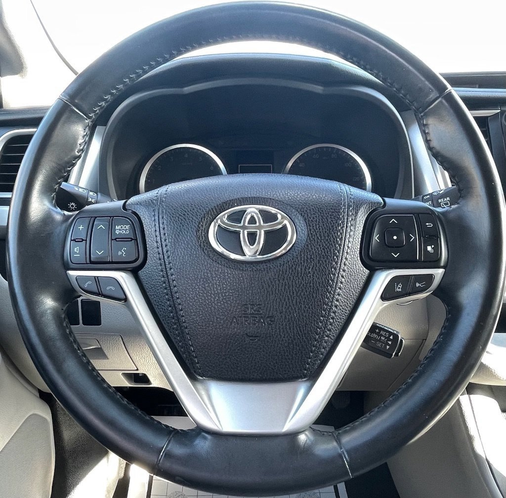 Used 2017 Toyota Highlander XLE FWD image 17