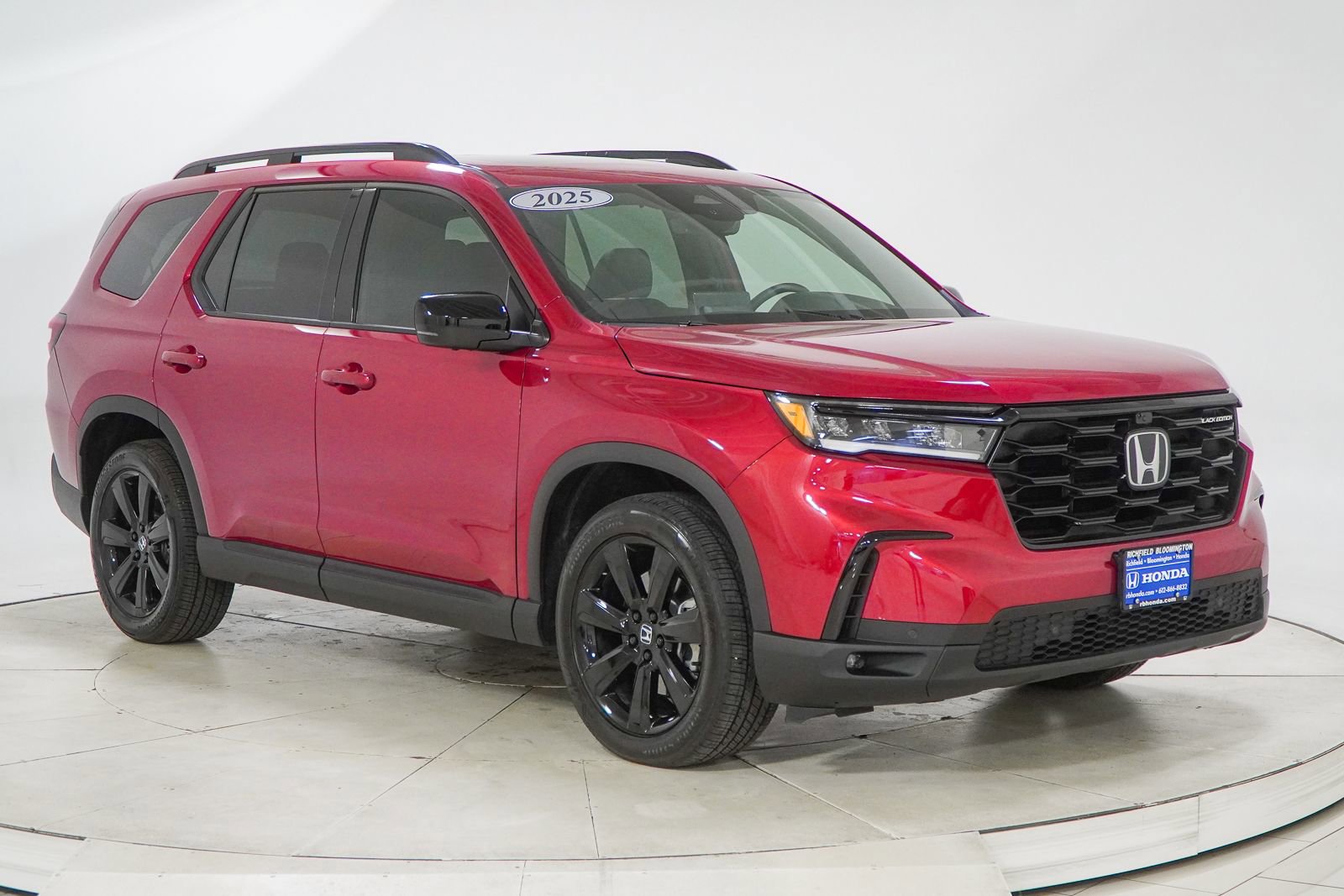 Certified 2025 Honda Pilot Black Edition image 17