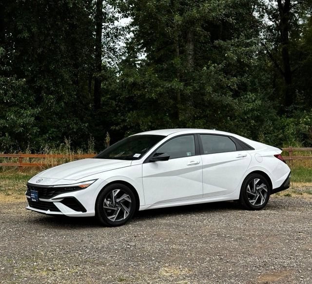 Used 2025 Hyundai Elantra Sport FWD image 5
