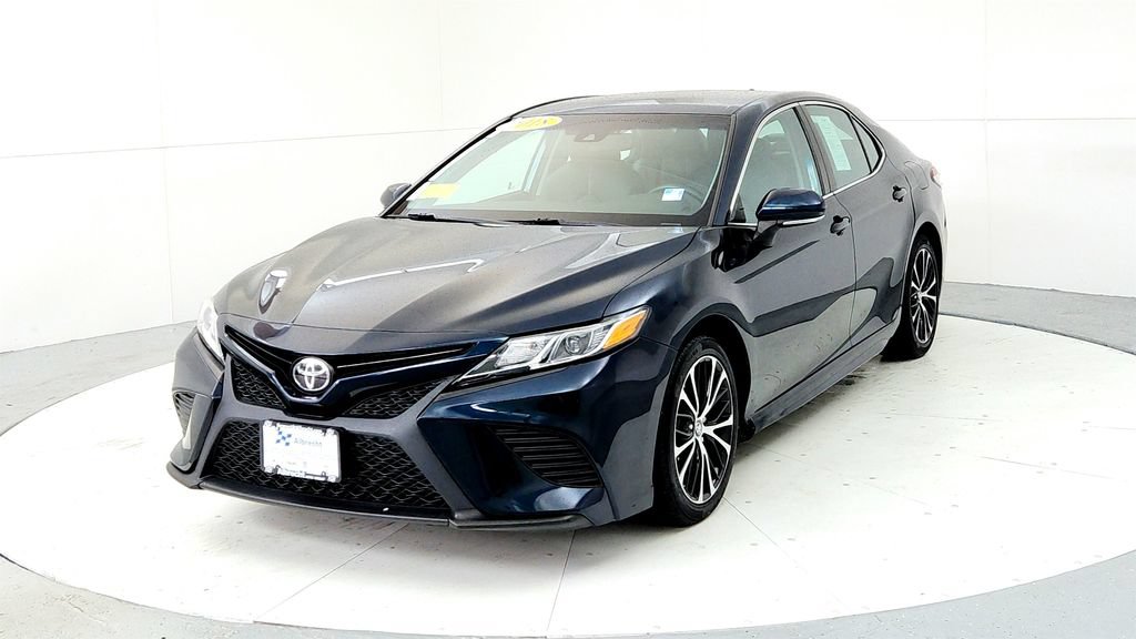 Used 2018 Toyota Camry SE w/ Audio Package FWD image 2