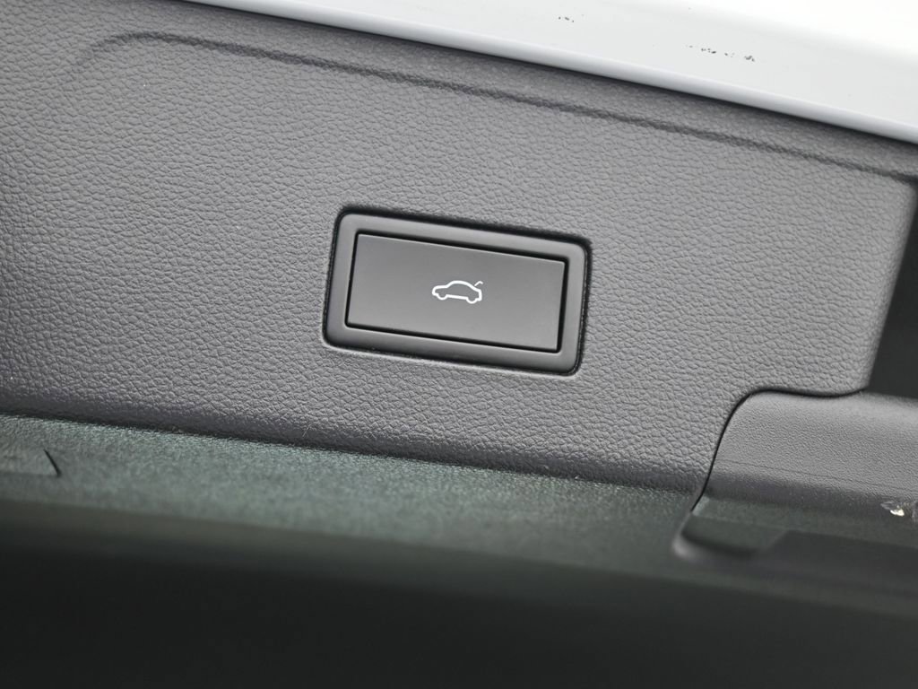 Used 2021 Volkswagen Atlas Cross Sport SE w/ Panoramic Sunroof Package image 42