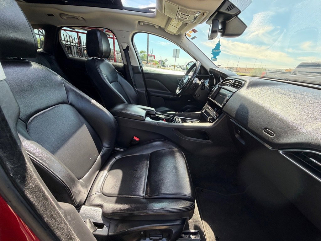 Used 2017 Jaguar F-PACE Premium image 32
