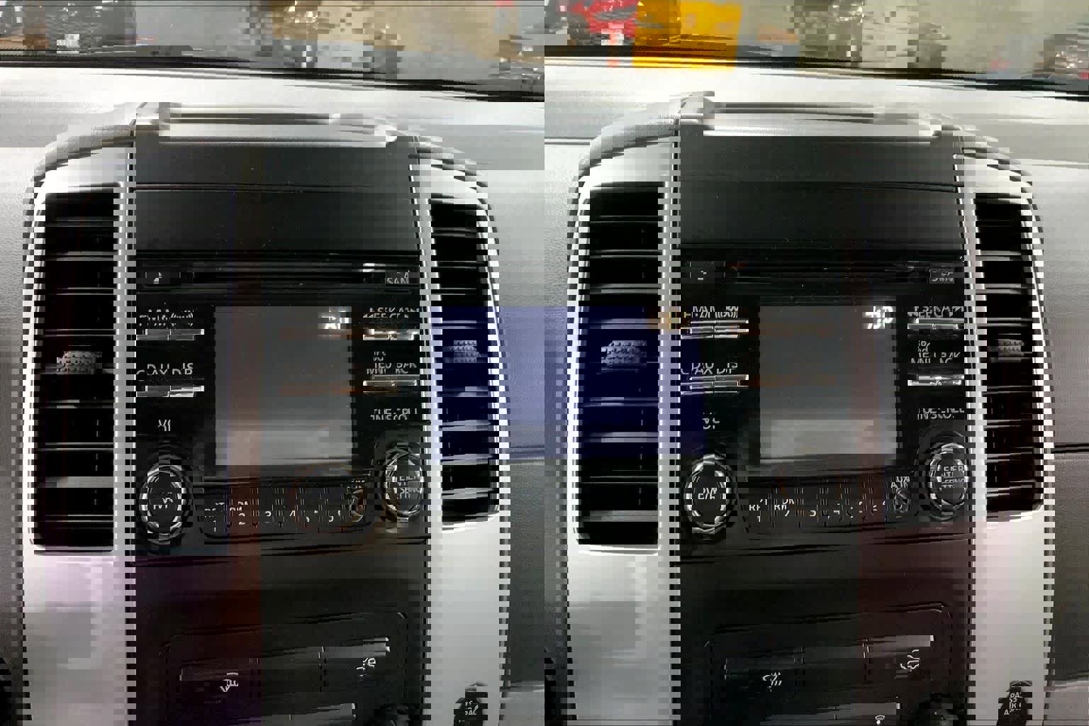 Used 2014 Nissan Frontier SV image 27