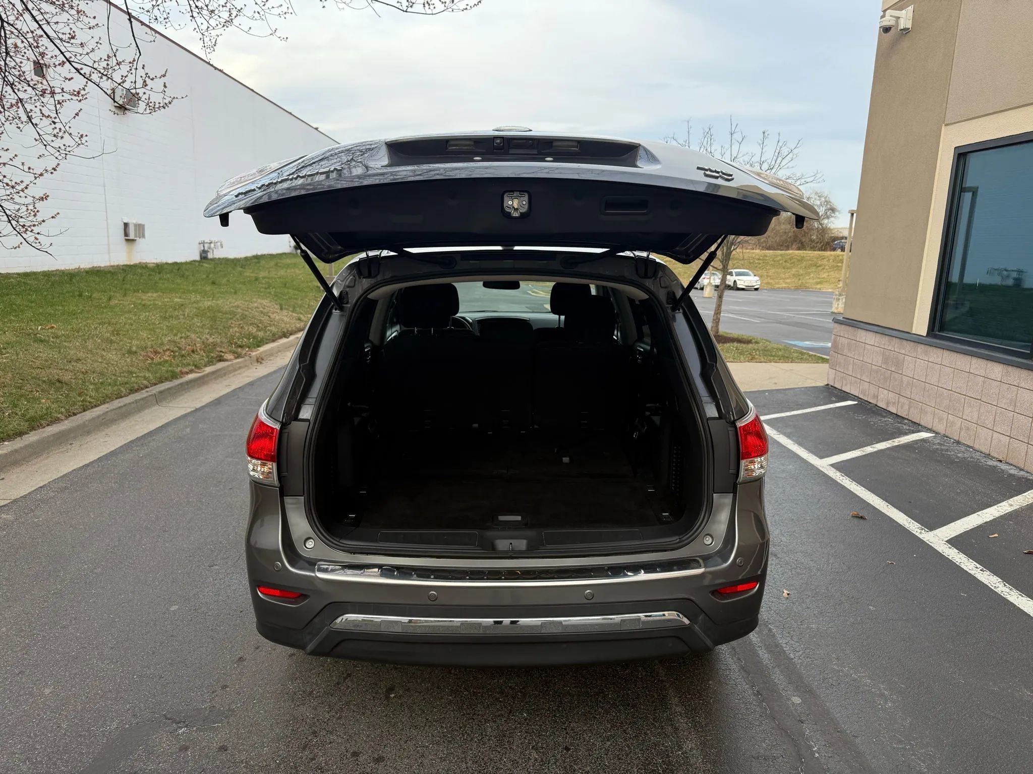 Used 2016 Nissan Pathfinder SV image 22