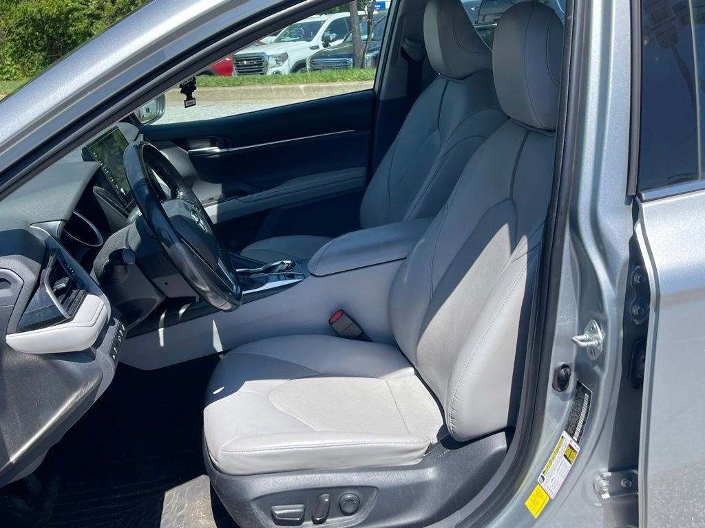 Used 2022 Toyota Camry XLE w/ Cold Weather Package FWD image 9