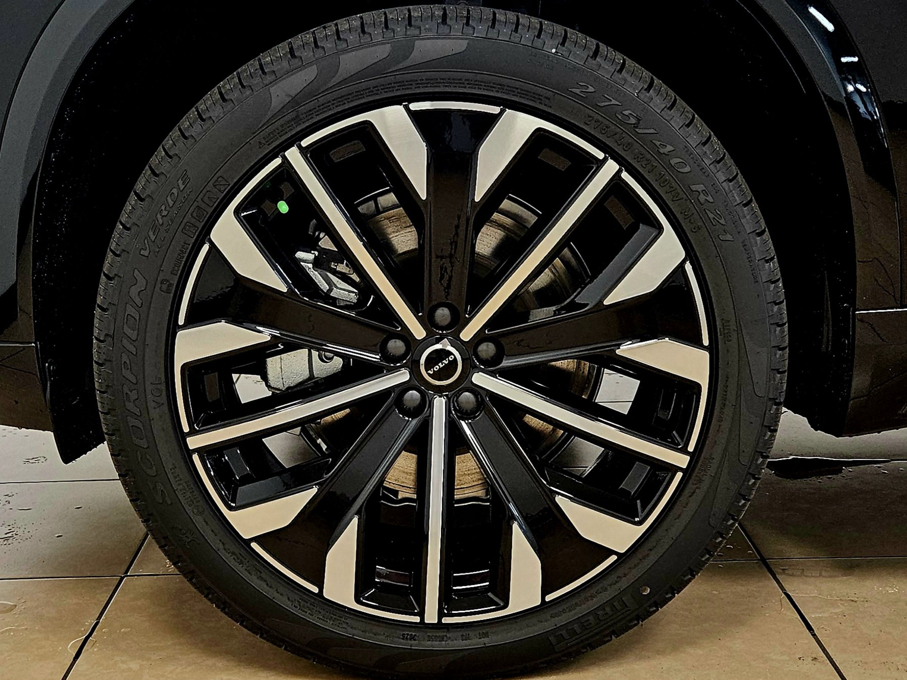New 2026 Volvo XC90 B6 Plus w/ Protection Package Premier image 48